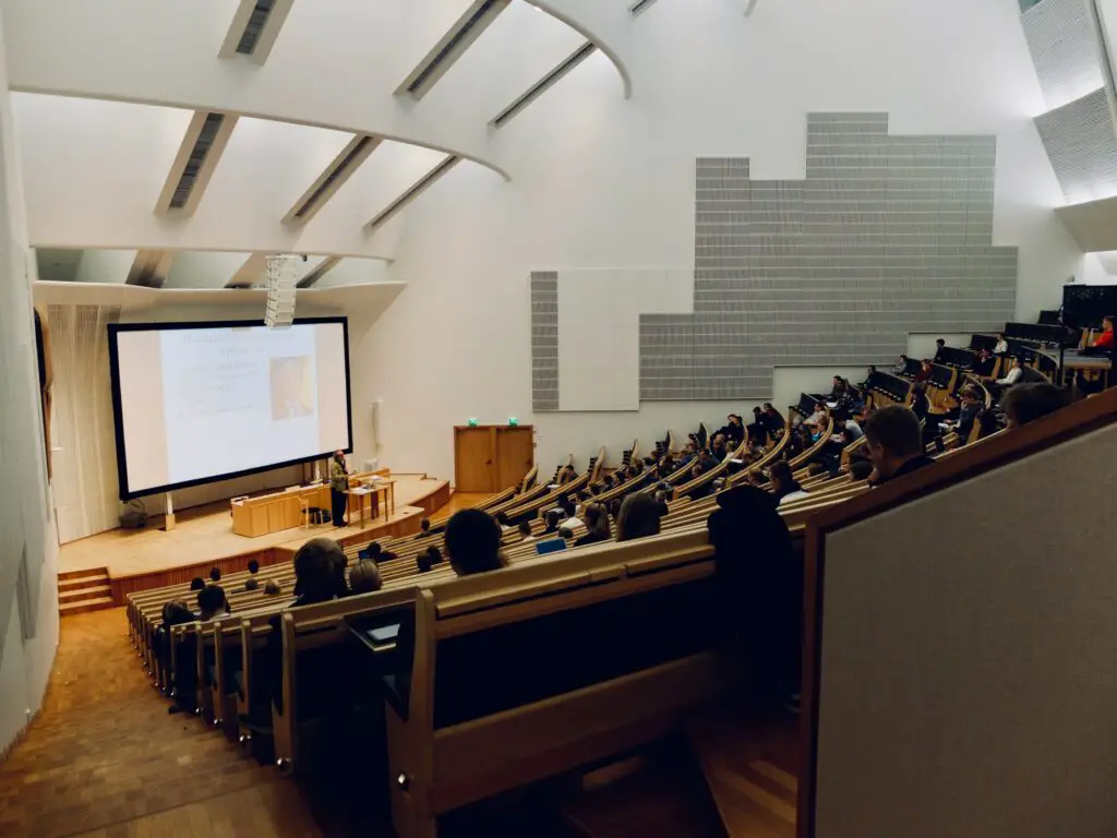 Pros & cons of Minneapolis College of Art and Design