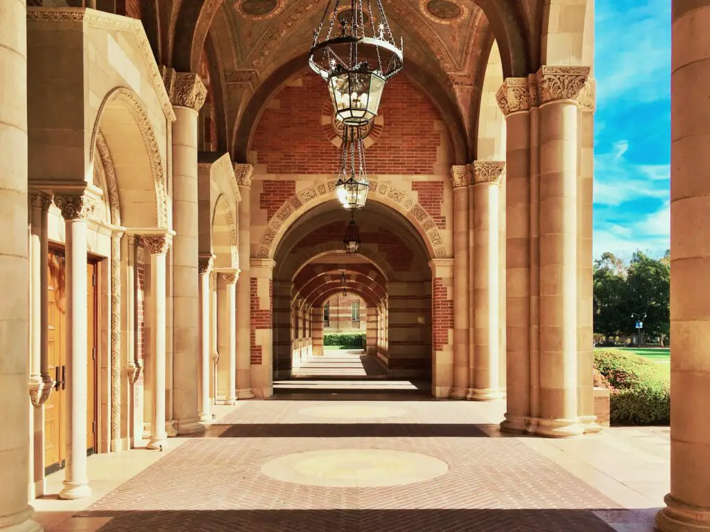 Does UCLA give Full Rides?