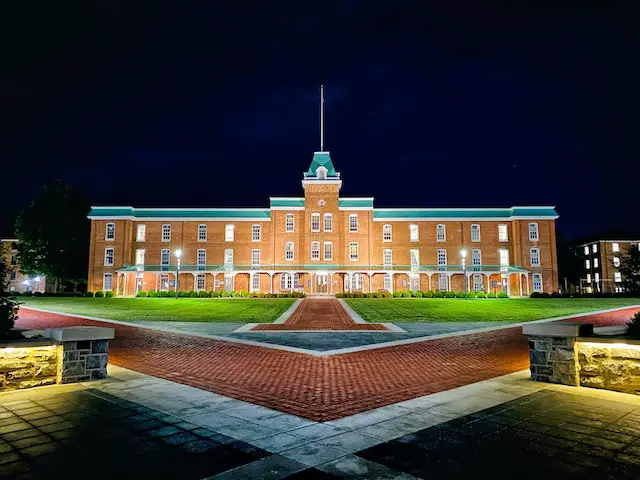 Pros & Cons of Pratt Institute