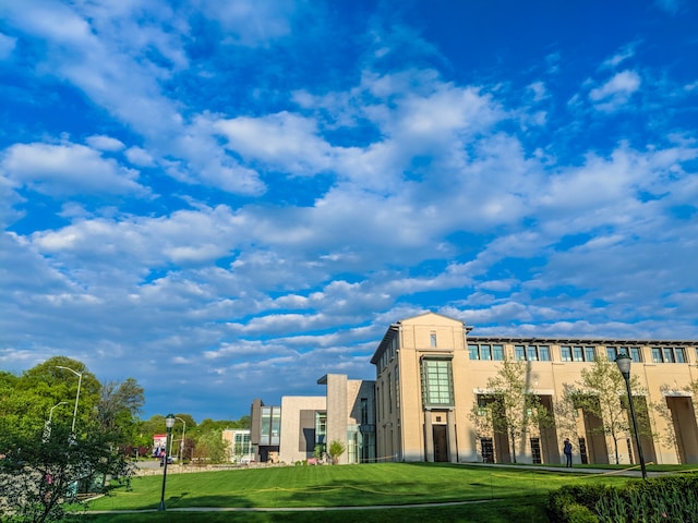 Pros & cons of Trinity International University