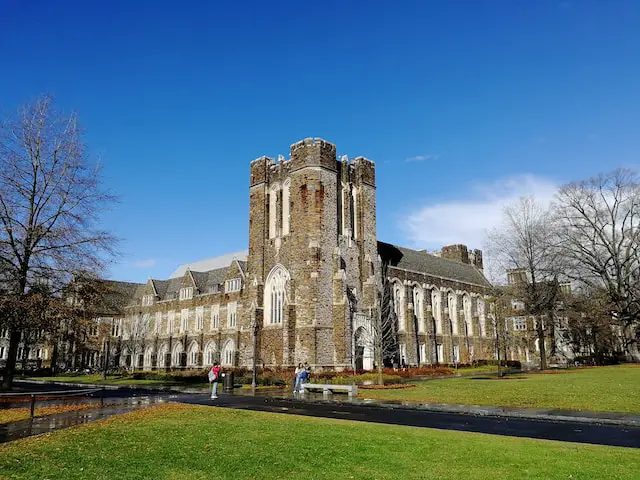 Pros & cons of Stonehill College