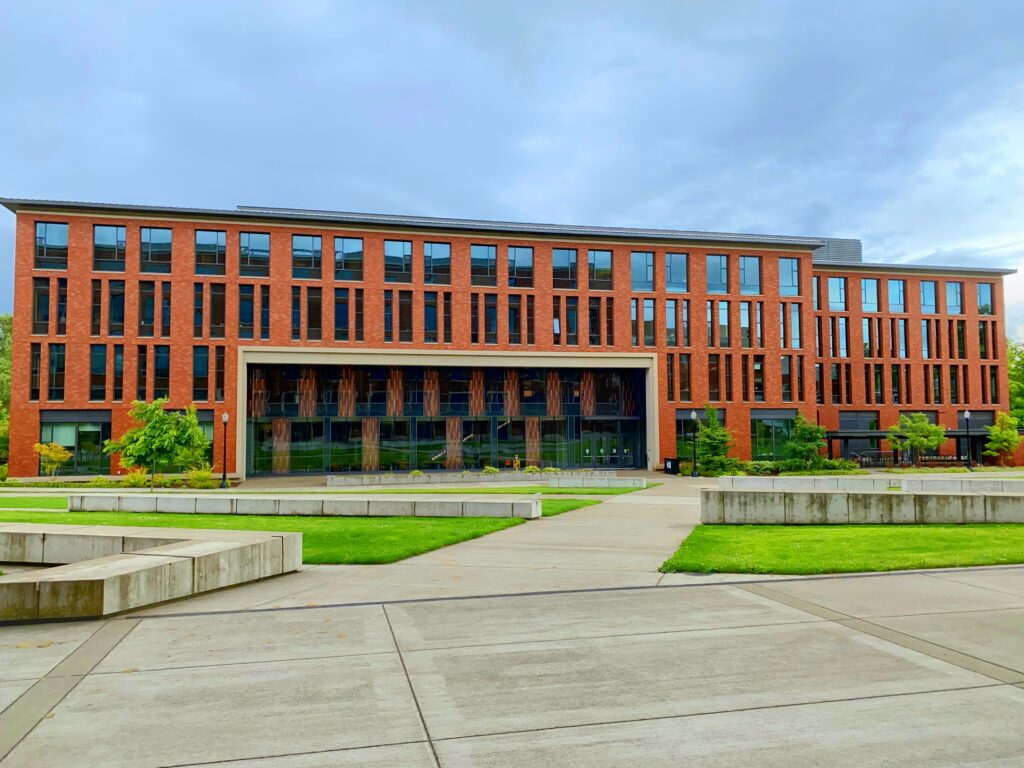 Pros & cons of University of Saint Mary