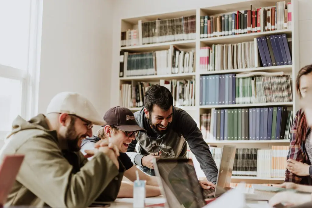 Pros & cons of Concordia University Chicago