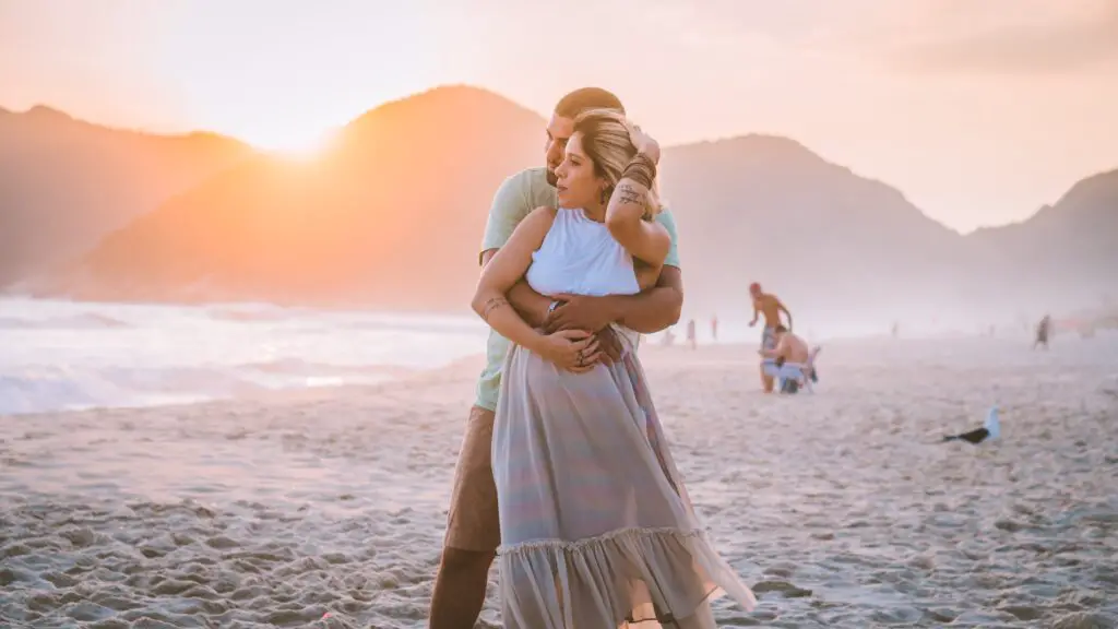 What It Means When A Guy Hugs You From Behind?
