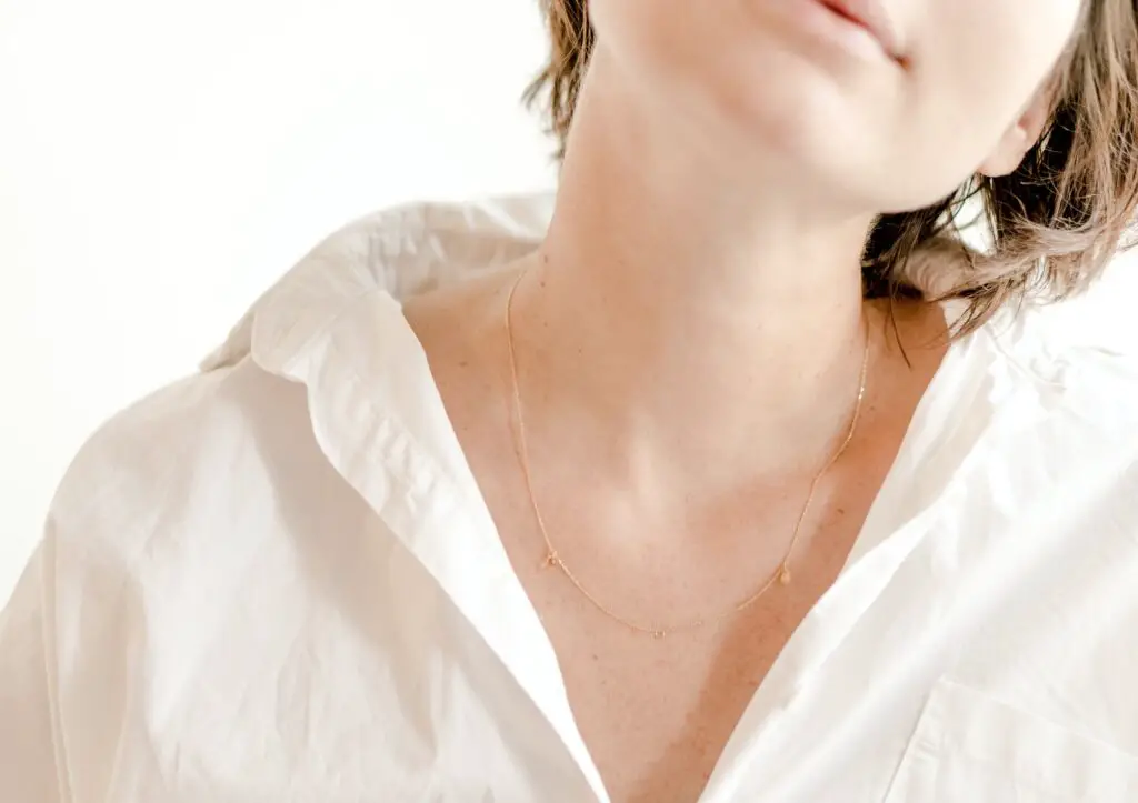 Does Having A Long Neck Make A Person More Attractive?