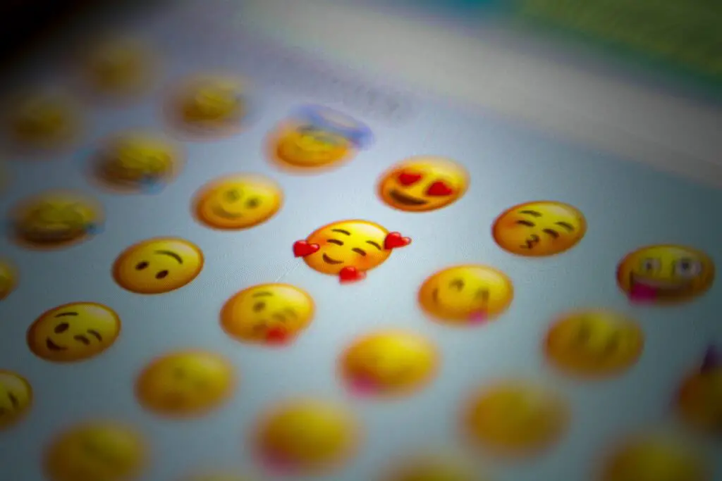 8 Things It Means When A Guy Sends A Blowing Kiss emoji?