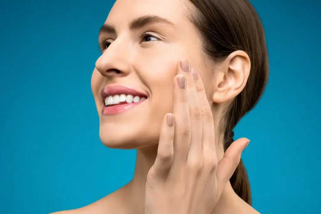 How To Get Pink Lips With Toothpaste And Sugar?