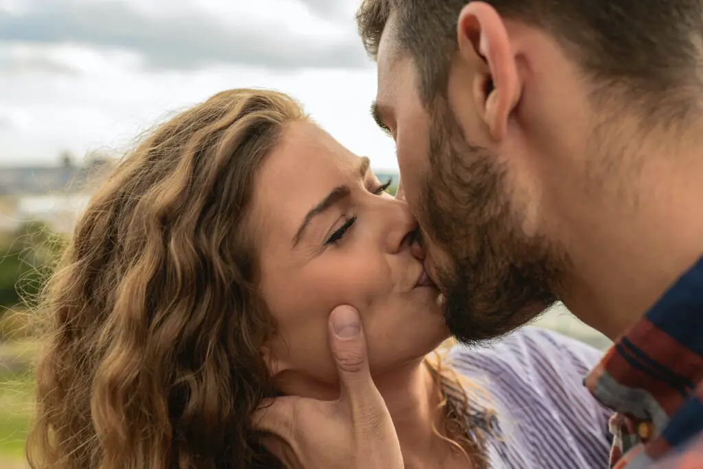 What To Text A Guy After A Kiss?